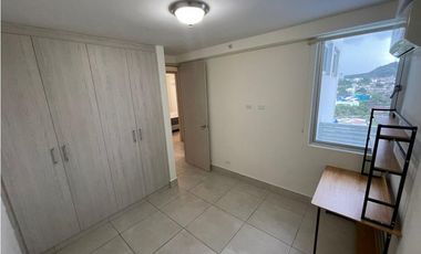 Venta de apartamento detrás de la Univ. Latina, PH Sky Point Tower