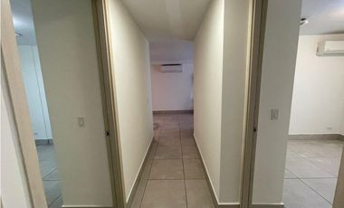 Venta de apartamento detrás de la Univ. Latina, PH Sky Point Tower