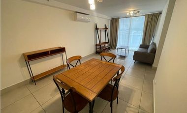 Venta de apartamento detrás de la Univ. Latina, PH Sky Point Tower