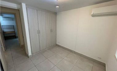 Venta de apartamento detrás de la Univ. Latina, PH Sky Point Tower