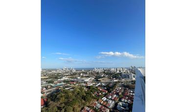 Venta de apartamento detrás de la Univ. Latina, PH Sky Point Tower