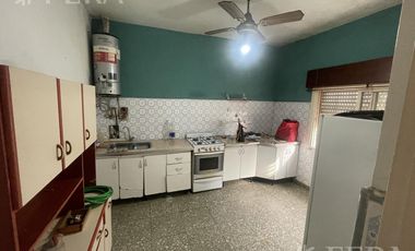Venta casa 3 ambientes con cochera en Quilmes