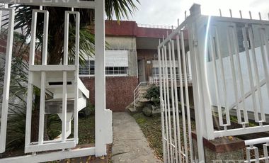 Venta casa 3 ambientes con cochera en Quilmes