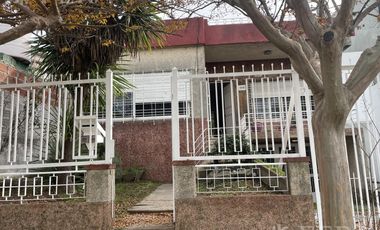 Venta casa 3 ambientes con cochera en Quilmes
