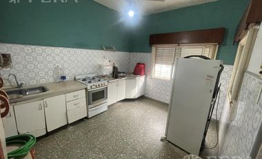 Venta casa 3 ambientes con cochera en Quilmes