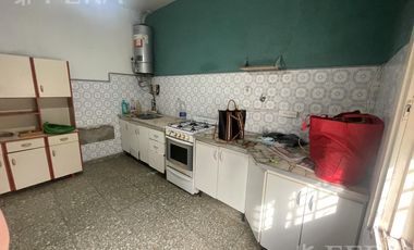 Venta casa 3 ambientes con cochera en Quilmes