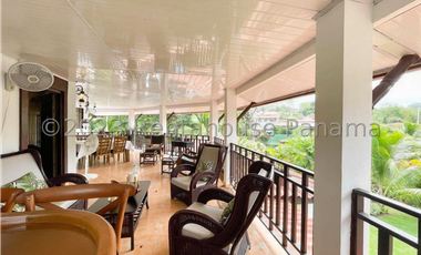 Casa de dos niveles en venta en Las Cumbres, Panamá. 24-2190.
