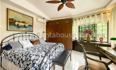 Casa de dos niveles en venta en Las Cumbres, Panamá. 24-2190.