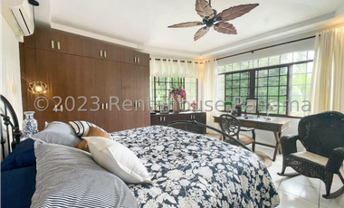 Casa de dos niveles en venta en Las Cumbres, Panamá. 24-2190.