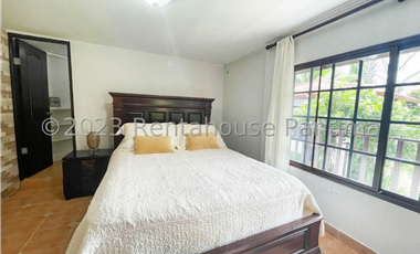 Casa de dos niveles en venta en Las Cumbres, Panamá. 24-2190.