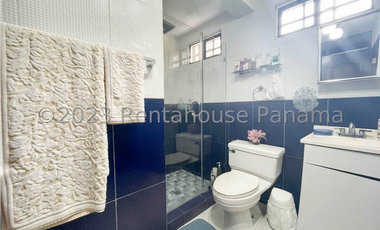 Casa de dos niveles en venta en Las Cumbres, Panamá. 24-2190.