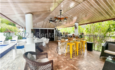 Casa de dos niveles en venta en Las Cumbres, Panamá. 24-2190.