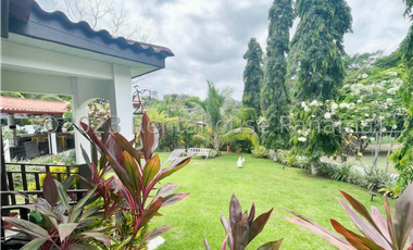 Casa de dos niveles en venta en Las Cumbres, Panamá. 24-2190.