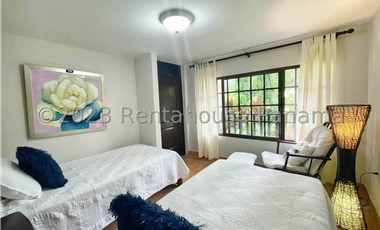 Casa de dos niveles en venta en Las Cumbres, Panamá. 24-2190.