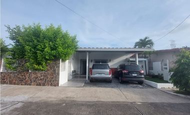 VENDO CASA EN ALTO DE PANAMA
