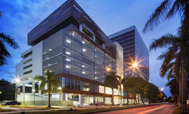 Alquiler de Oficina o Local Comercial en  Costa del Este  Dream Plaza