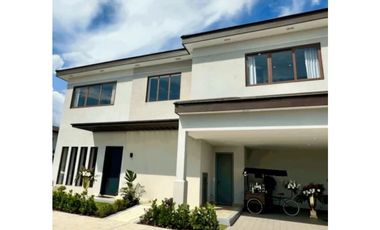 Santa Maria, casa de lujo 3/4 recamaras a solo $930K