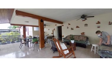 VENDO AMPLIA CASA DE 2 PISOS EN MIRAFLORES $420.000!!!