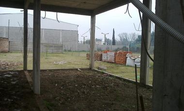 Oportunidad! Importante Terreno de 612 m2 con Losa de 100 m2 construida  en Moreno!