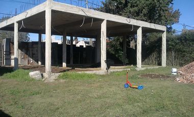 Oportunidad! Importante Terreno de 612 m2 con Losa de 100 m2 construida  en Moreno!
