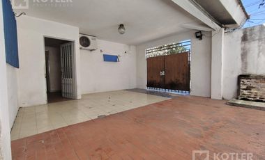 Retasada! oportunidad! Casa en Ph al frente en Temperley.
