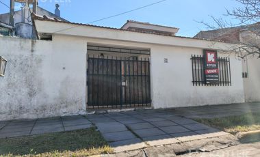 Retasada! oportunidad! Casa en Ph al frente en Temperley.