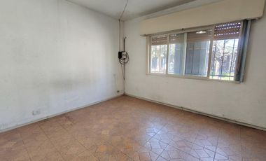 Retasada! oportunidad! Casa en Ph al frente en Temperley.