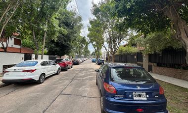 Casa 5 ambientes jardín. - Olivos.