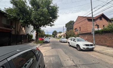 Casa 5 ambientes jardín. - Olivos.
