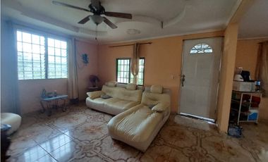 Vendo casa chalet en Revolucion chorrera