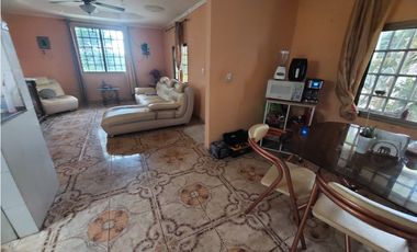 Vendo casa chalet en Revolucion chorrera