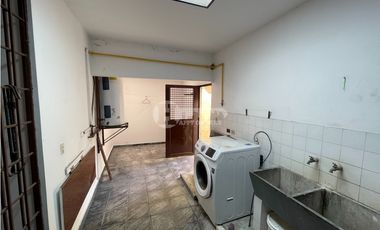 Venta de residencia unifamiliar de 3 niveles en Dos mares