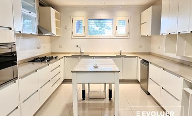 Venta Casa de 3 plantas, jardín y pileta en Palermo Chico
