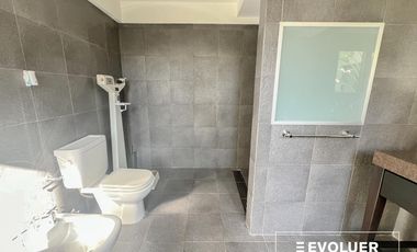 Venta Casa de 3 plantas, jardín y pileta en Palermo Chico