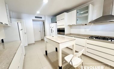 Venta Casa de 3 plantas, jardín y pileta en Palermo Chico