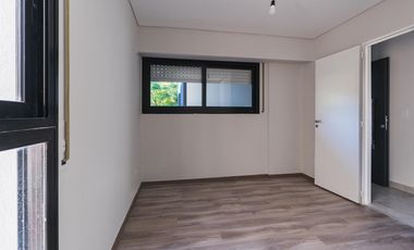 Venta Cocheras Cubiertas En Planta Baja Y Subsuelo Zona Facultades, Rosario