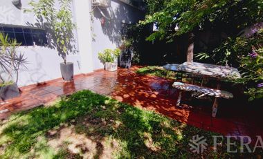 Venta casa 3 ambientes con cochera y patio en Wilde