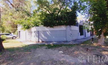 Venta casa 3 ambientes con cochera y patio en Wilde