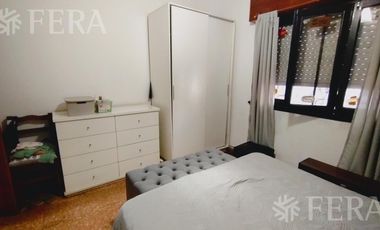 Venta casa 3 ambientes con cochera y patio en Wilde