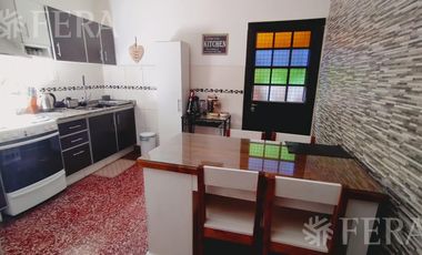 Venta casa 3 ambientes con cochera y patio en Wilde