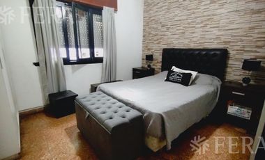 Venta casa 3 ambientes con cochera y patio en Wilde