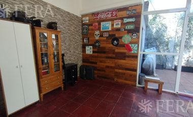 Venta casa 3 ambientes con cochera y patio en Wilde