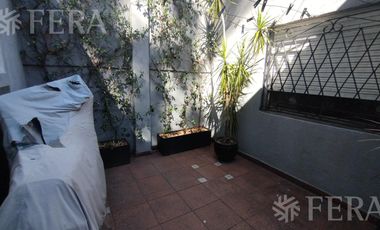 Venta casa 3 ambientes con cochera y patio en Wilde