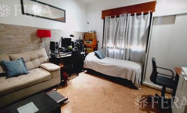 Venta casa 3 ambientes con cochera y patio en Wilde