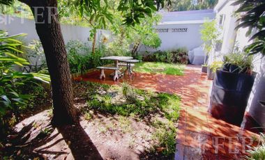 Venta casa 3 ambientes con cochera y patio en Wilde