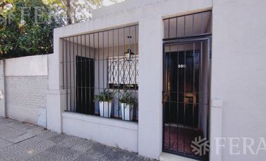 Venta casa 3 ambientes con cochera y patio en Wilde
