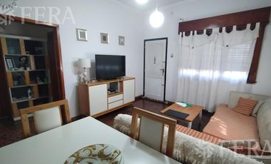 Venta casa 3 ambientes con cochera y patio en Wilde