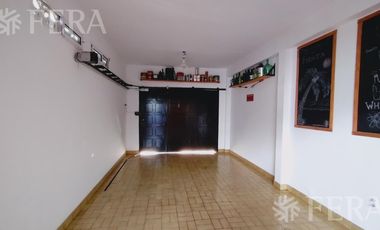 Venta casa 3 ambientes con cochera y patio en Wilde