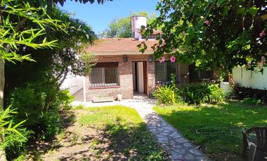Casa en venta 4 ambientes en Adrogue cercana al centro comercial