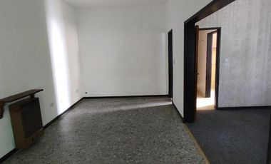 Casa en venta 4 ambientes en Adrogue cercana al centro comercial